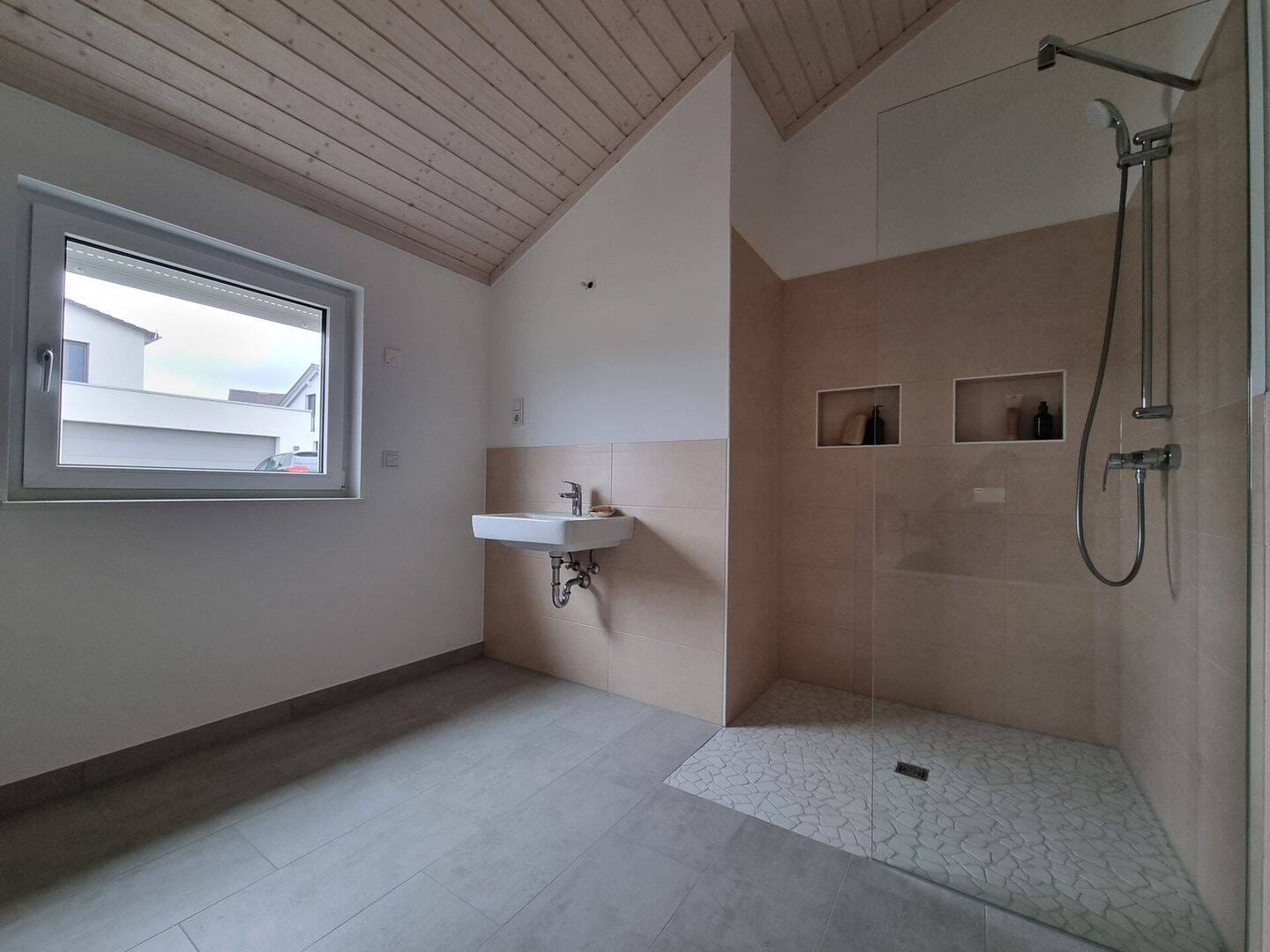 Immobilie in Ellingen - "Exklusiver Bungalow mit moderner Architektur - Erstbezug in Top-Lage!" - Bild 4