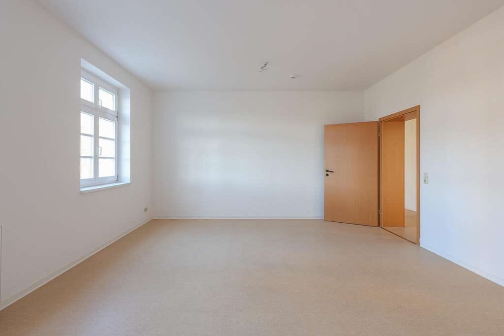 Immobilie in Lübben (Spreewald) - PROVISIONSFREI ! | 4-Zimmer ETW am Krankenhaus
98,16 m² | 1.OG | Balkon | denkmalgeschützter Altbau - Bild 4