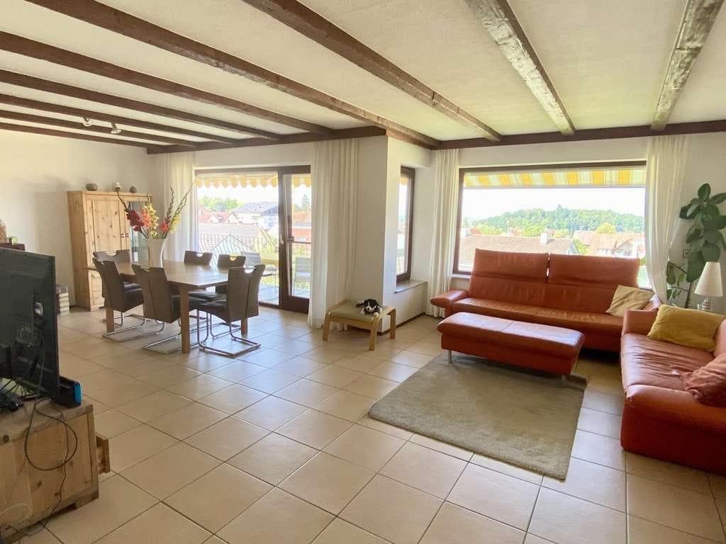 Immobilie in Daisendorf - In ruhiger Lage - freistehendes Einfamilienhaus mit Einliegerwohnung mit Teilsee- und Bergsicht - Bild 2