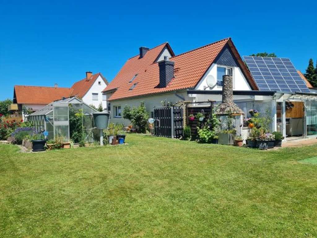Immobilie in Bad Münder am Deister - Bad Münder, OT Hachmühlen, EFH mit großem Garten und Garagen - Bild 0