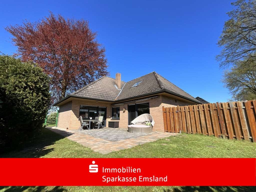 Immobilie in Lähden - Traumhaftes Wohnen am Feldrand – Walmdach Bungalow mit moderner Ausstattung - Bild 1