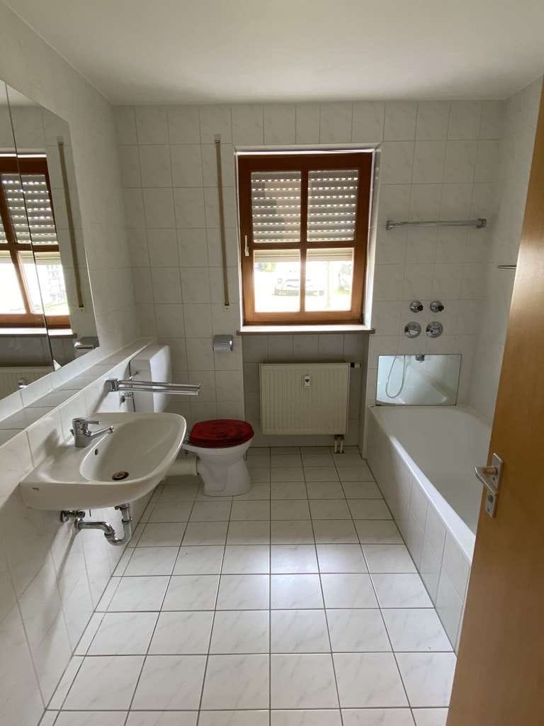Immobilie in Beratzhausen - Helle 2–Zimmer–Wohnung mit 2 Stellplätzen in sonniger Südwestlage – Beratzhausen - Bild 4
