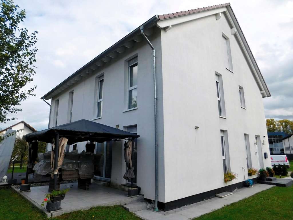 Immobilie in Neckartailfingen - Doppelhaushälfte in massiver Einstein-Qualität – Ihr neues Zuhause in Neckartailfingen. - Bild 1