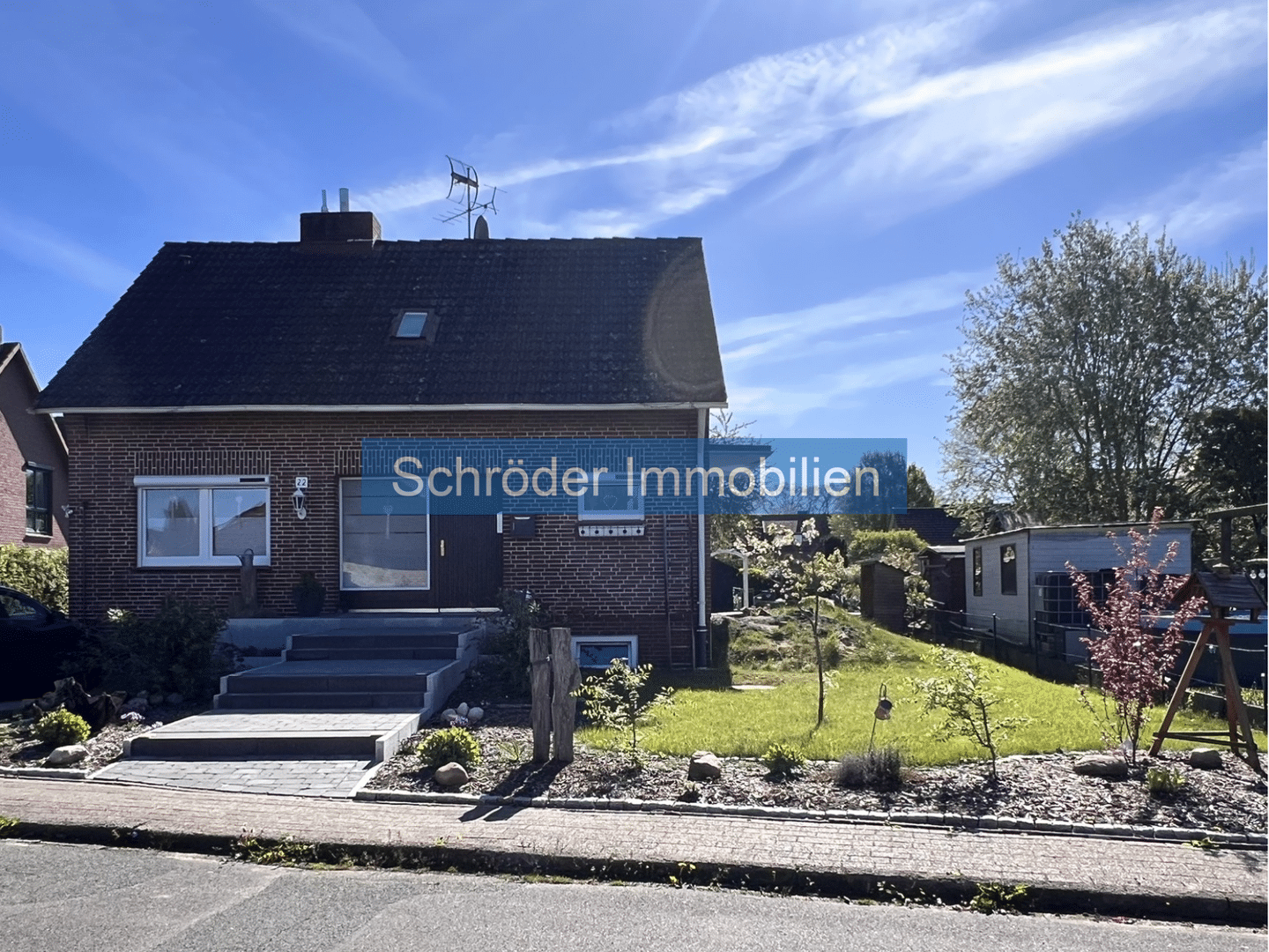 Immobilie in Ahlerstedt - Freistehendes Einfamilienhaus - modernisiert und familienfreundlich - Bild 0