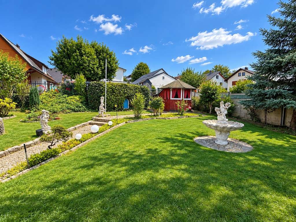 Immobilie in Achern - Attraktives Mehrfamilienhaus mit 4 Wohnungen und idyllischem Garten in ruhiger, begehrter Lage. - Bild 3