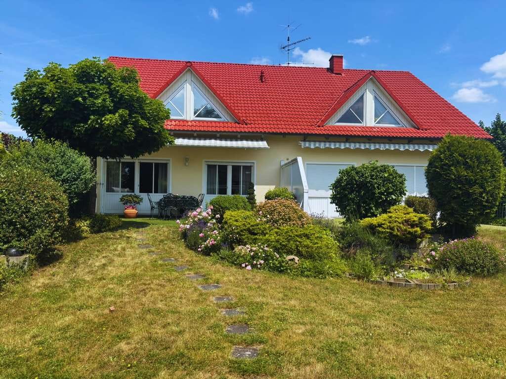 Immobilie in Röttenbach - Stilvolle 4–5-Zi.-Maisonette im Landhausstil in begehrter Lage von Röttenbach - Bild 0