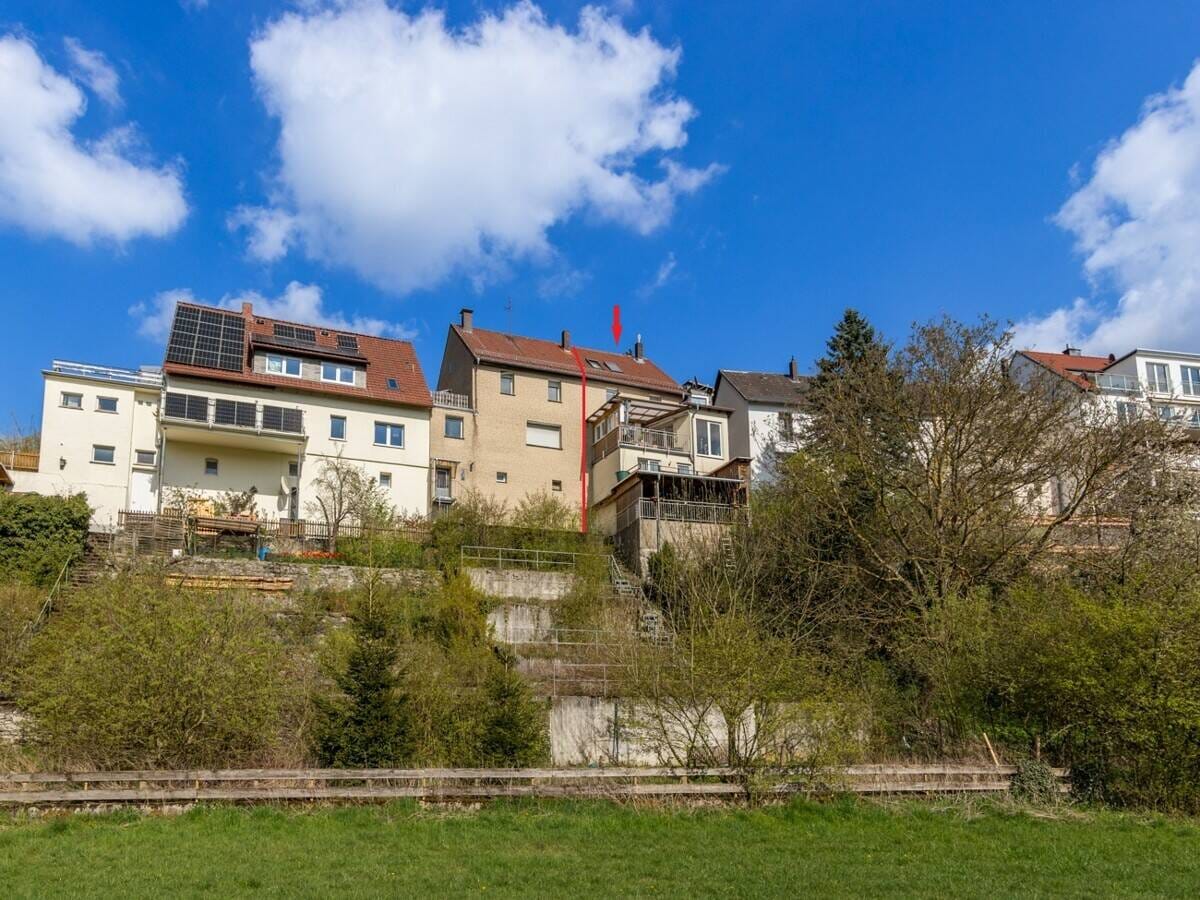 Immobilie in Büren - EIN- BIS ZWEIFAMILIENHAUS, VIELSEITIG NUTZBAR - 3 BÄDER, 4 BALKONE MIT SCHÖNEM UNVERBAUBAREN BLICK - Bild 2