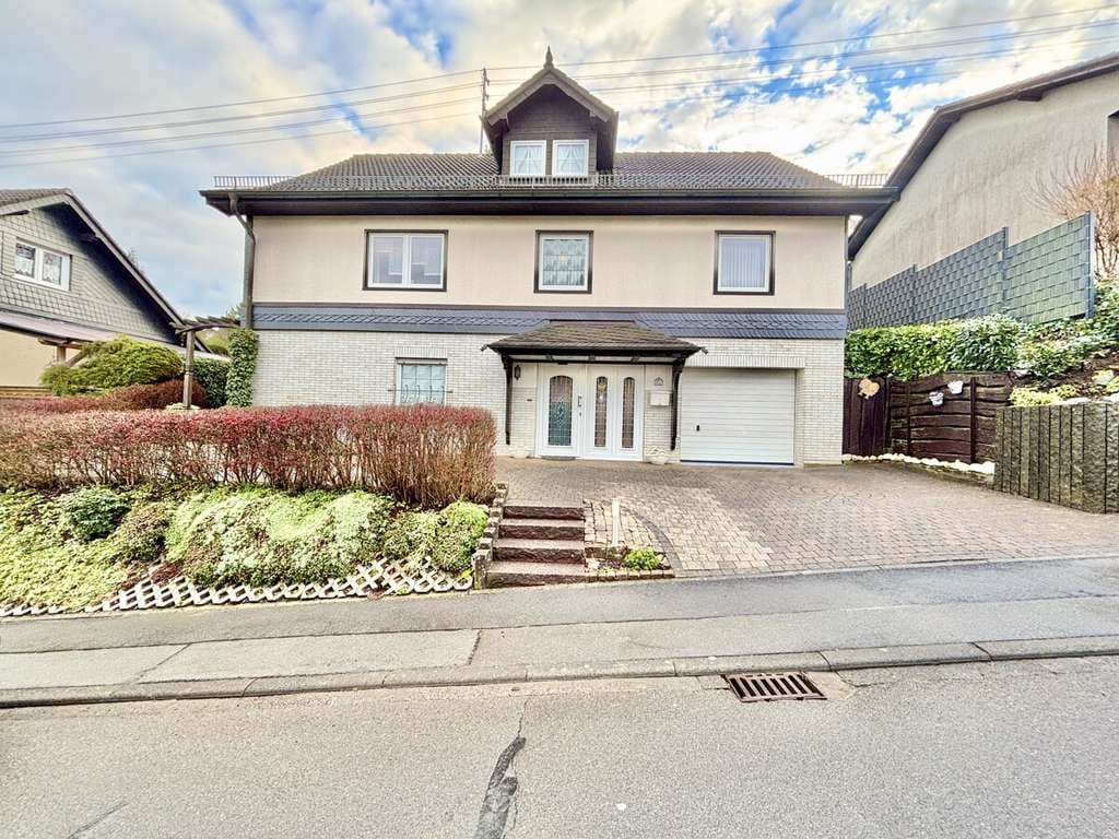 Immobilie in Mittelhof - **Sehr gepflegtes Ein-/ Zweifamilienhaus mit Garten und Garage in toller Lage von Wissen** - Bild 2