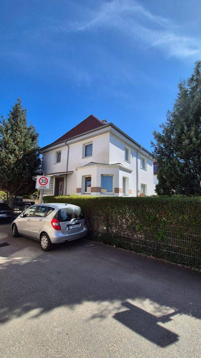 Immobilie in Salach - 2 Häuser mit 2 Einbauküchen, Garagen und Garten in beliebter Wohnlage - Bild 1