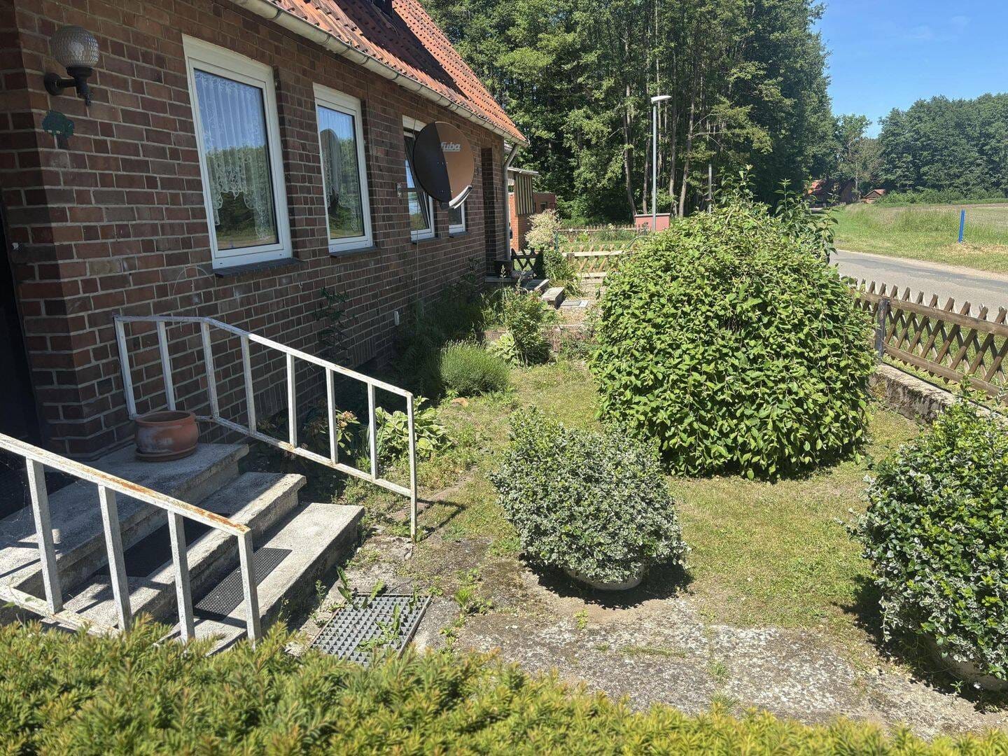 Immobilie in Lüchow - Ehemaliges Deputathaus mit zwei Wohneinheiten und Nebengebäude - Bild 2