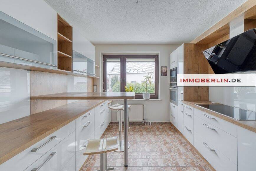 Immobilie in Mönkebude - IMMOBERLIN.DE - Attraktives Haus mit zwei Wohneinheiten & Nebengebäude inkl. Doppelgarage - Bild 2