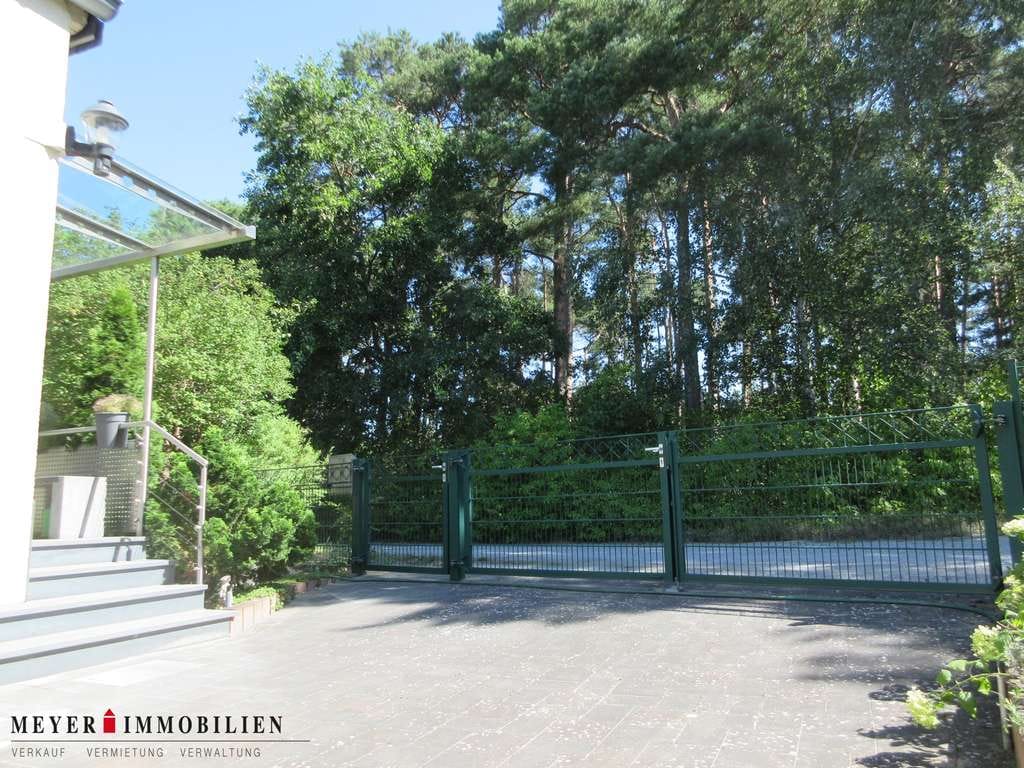 Immobilie in Lübbenau/Spreewald - 1-A-Wohnen & richtig viel Platz für das Hobby: Top-EFH mit Halle, Werkstatt & Büro, Garagen - Bild 2