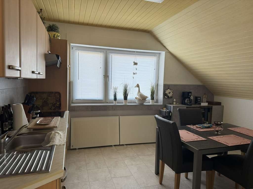 Immobilie in Dorsten - Gepflegte 2-Zimmer-Dachgeschosswohnung mit Stellplatz in ruhiger Lage von Rhade - Bild 3