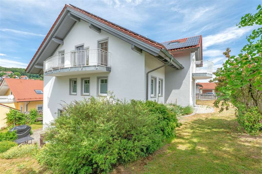 Immobilie in Fürstenstein - Hochwertige 5-Zi.-DG-Wohnung - Wohnen und gleichzeitig Vermögen aufbauen - Bild 4
