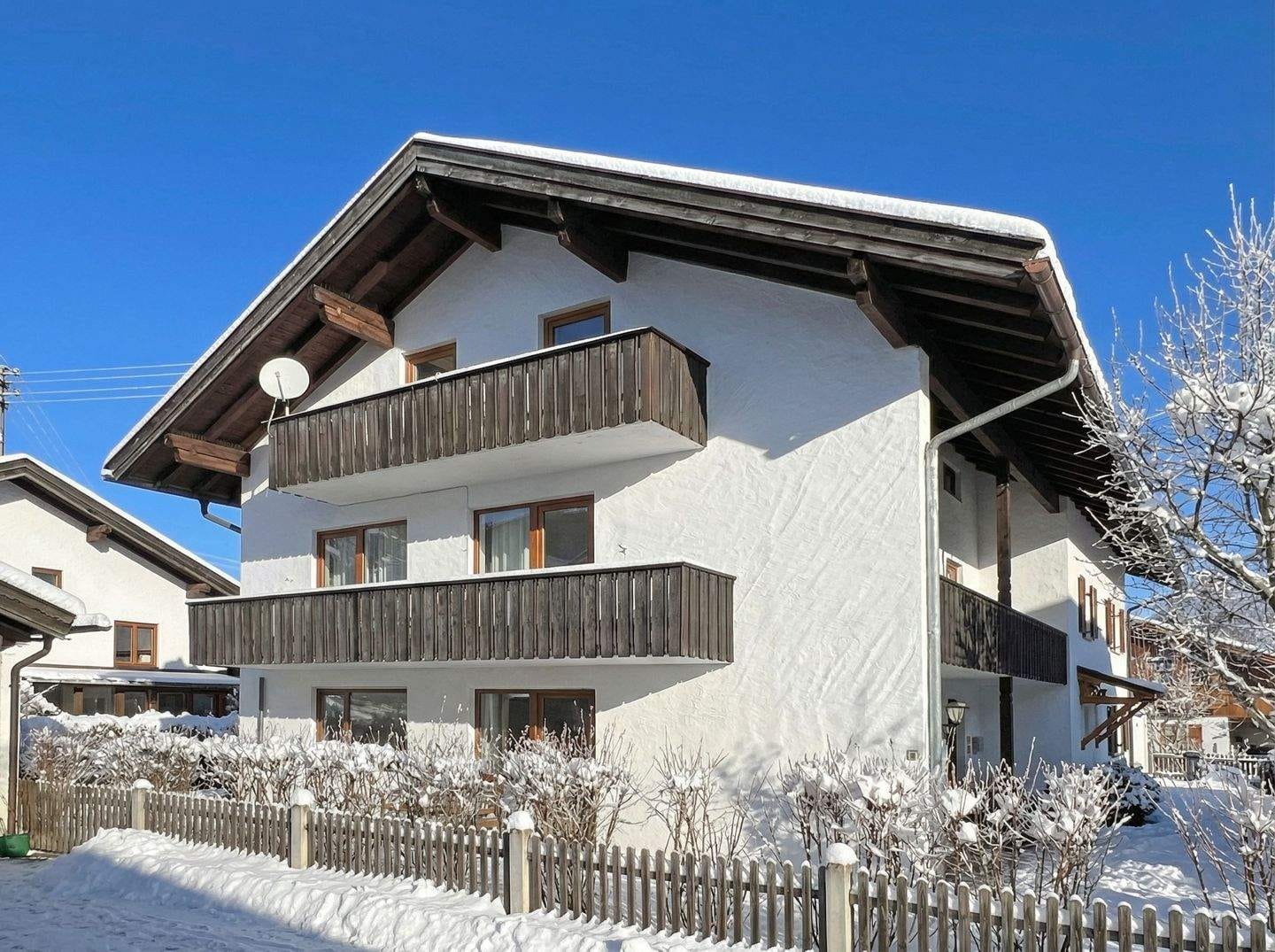 Immobilie in Mittenwald - Doppelhaushälfte mit vier Wohneinheiten in zentraler Lage von Mittenwald - Bild 0