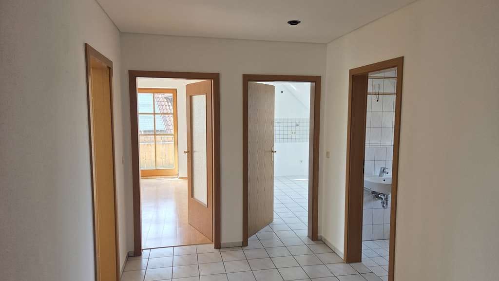 Immobilie in Wang - Eigentum statt Miete – ansprechende DGWohnung (1.OG) in ruhiger Lage im Einzugsgebiet von Moosburg - Bild 3