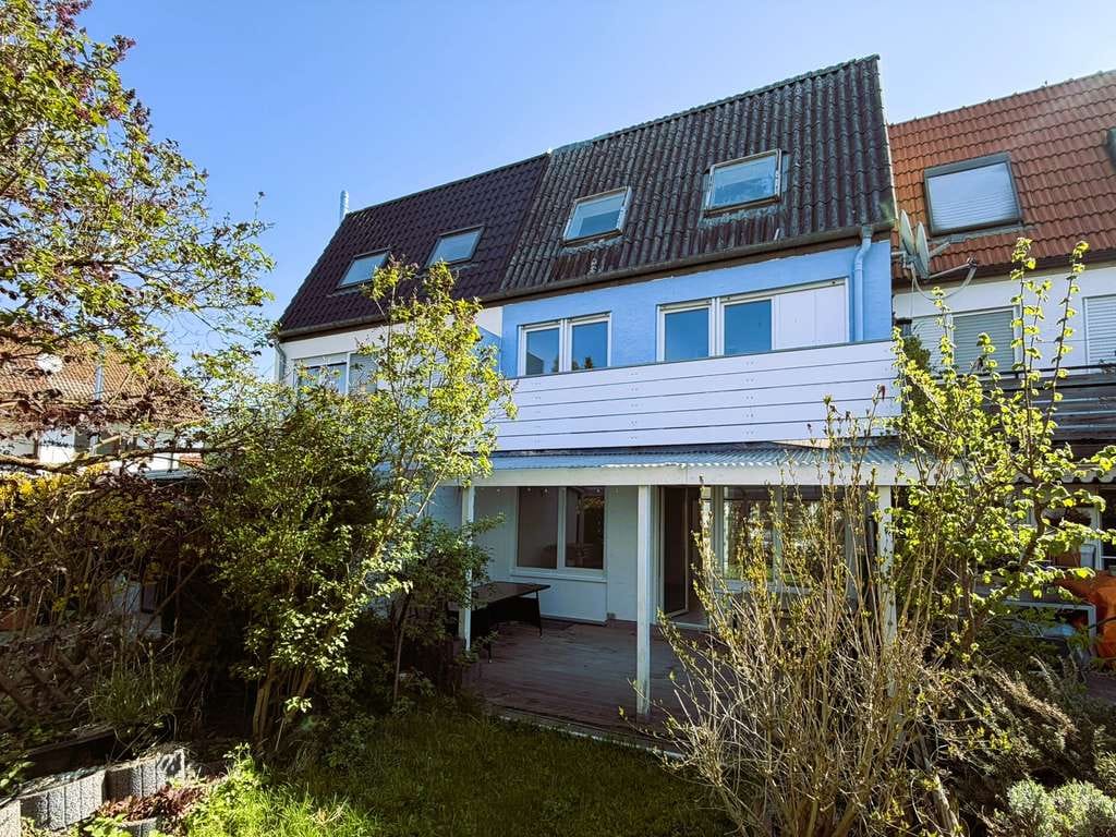 Immobilie in Wörth - Teilrenoviertes Mittelhaus - 200 m zum Bahnhof, 5 Minuten nach Erding und 20 Minuten nach München - Bild 1