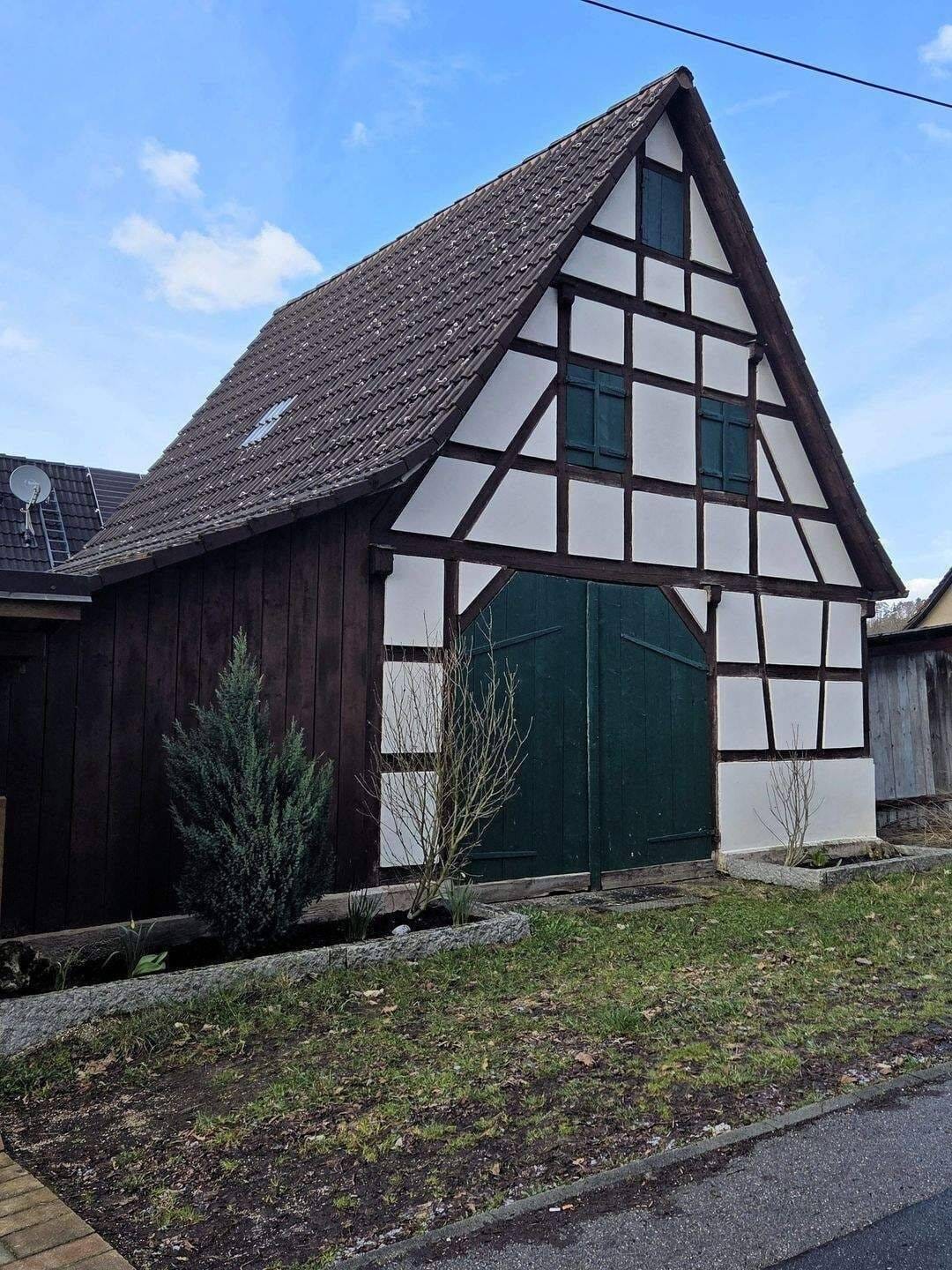 Immobilie in Pommelsbrunn - Ländlicher Wohntraum mit 2 Wohneinheiten  - Bild 1