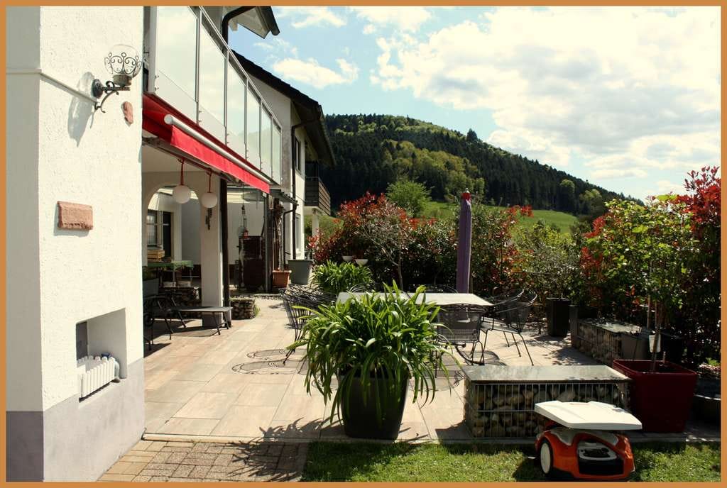 Immobilie in Nordrach - Ein Ort zum Ankommen und Wohlfühlen – Familienhaus mit viel Platz, Garten und herrlicher Aussicht ! - Bild 4