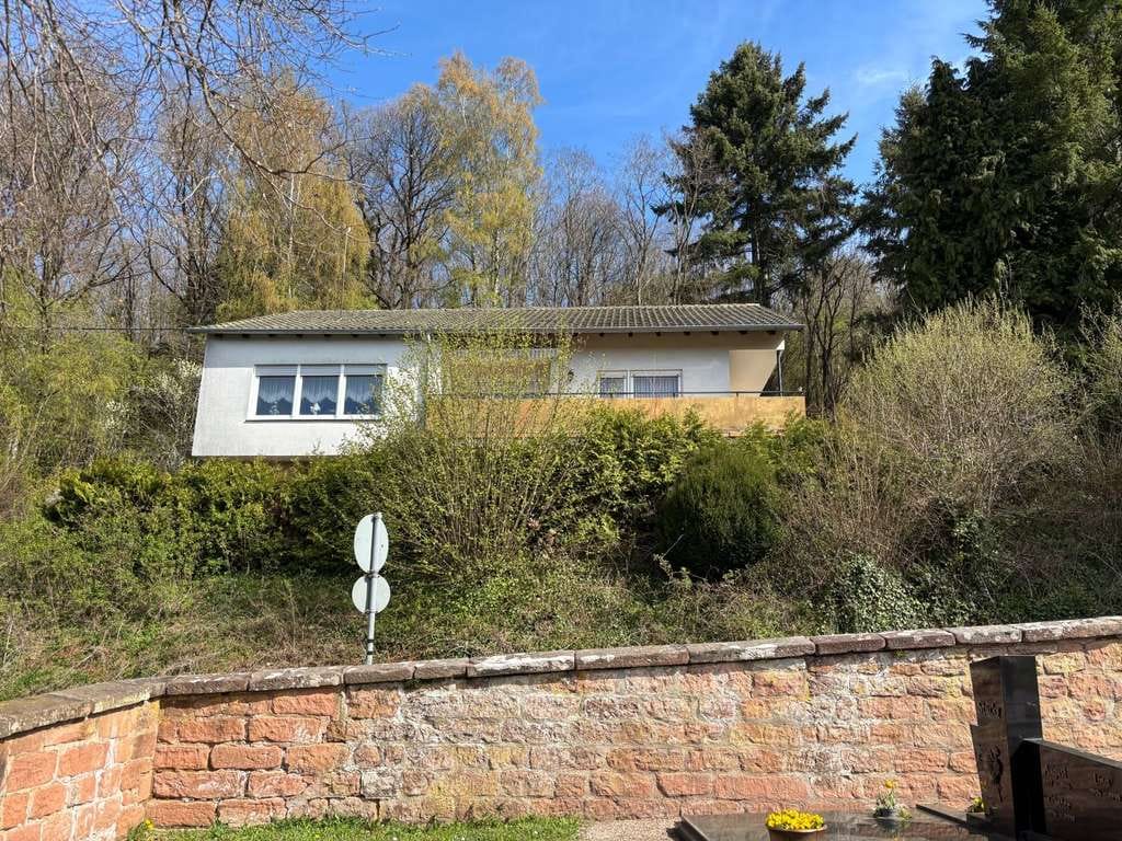 Immobilie in Lemberg - Einfamilienhaus mit Einliegerwohnung und großem Waldgrundstück in ruhiger Wohnlage von Lemberg - Bild 0