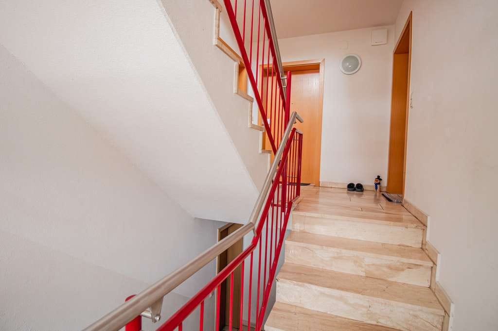 Immobilie in Unterwellenborn - Gepflegte 3-Zimmer-Erdgeschosswohnung mit Balkon und Tiefgaragenstellplatz - Bild 2