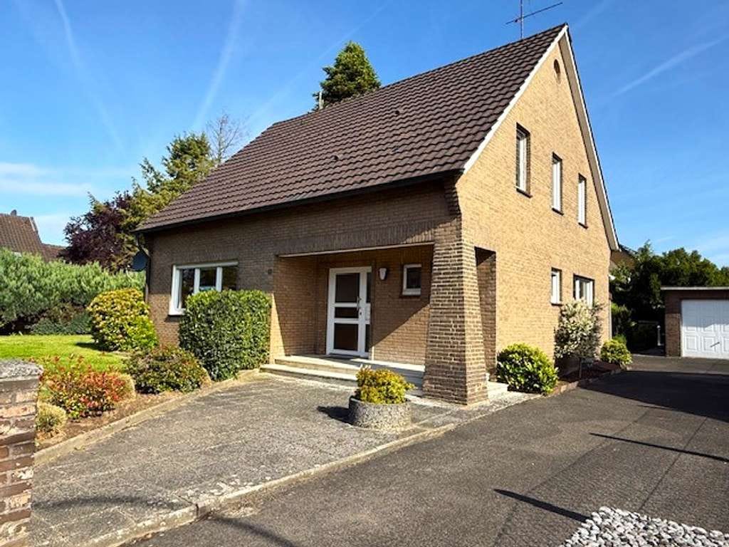 Immobilie in Brüggen - Charmantes Einfamilienhaus mit großem Grundstück und Entwicklungspotential - Bild 0