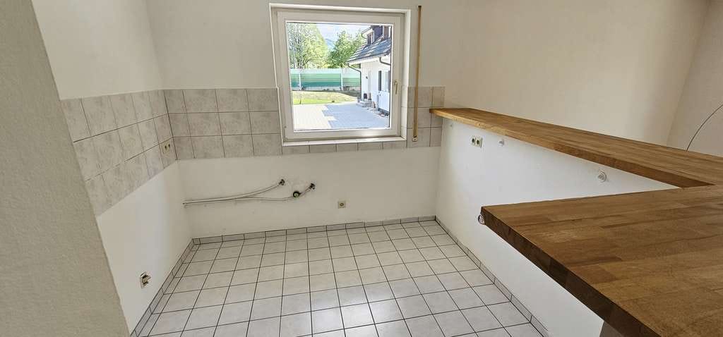 Immobilie in Gundelfingen - Großzügige 2-Zimmer-Wohnung mit Süd-Balkon, Stellplatz und Blick ins Grüne in begehrter Lage von Gun - Bild 4