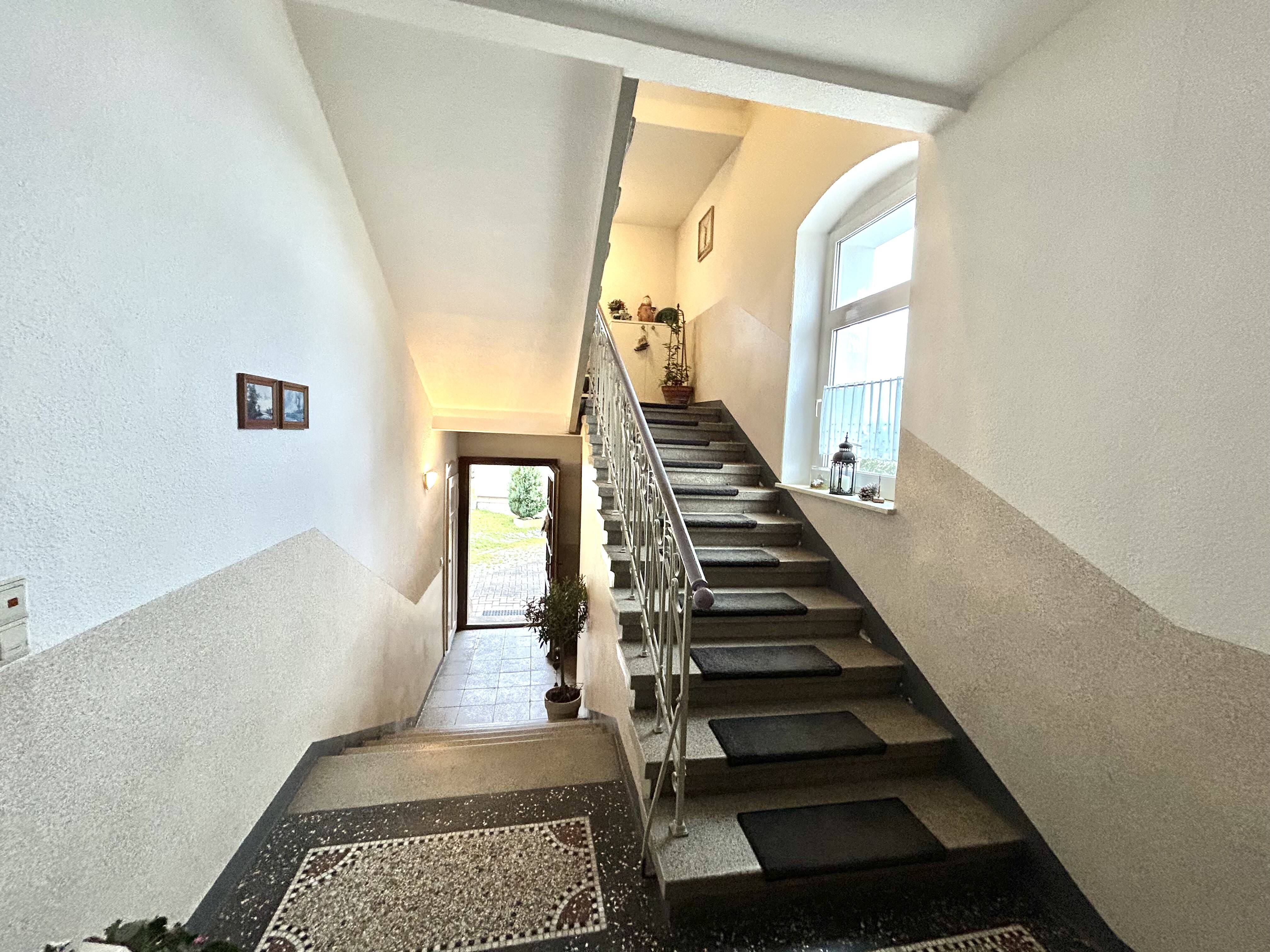 Immobilie in Ellefeld - Attraktives Renditeobjekt: Ansprechender Bungalow + Zweifamilienhaus in Ellefeld - Bild 3