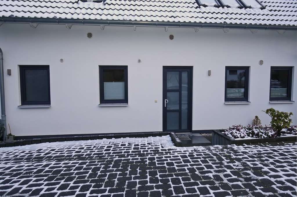 Immobilie in Boltenhagen - Freistehendes Wohnhaus mit 3 Wohneinheiten und riesigem Grundstück - Bild 1