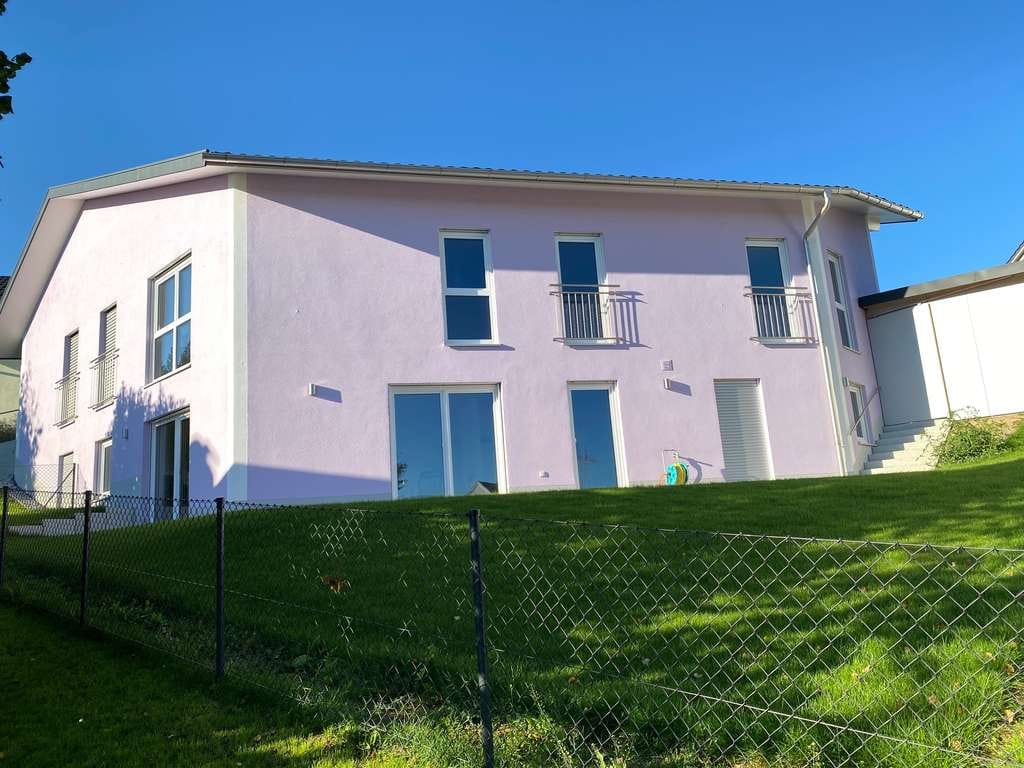 Immobilie in Hohenpolding - Exquisites Zweifamilienhaus (= EFH mit Einliegerwohnung) in ruhiger, unverbaubarer Hanglage - Bild 3