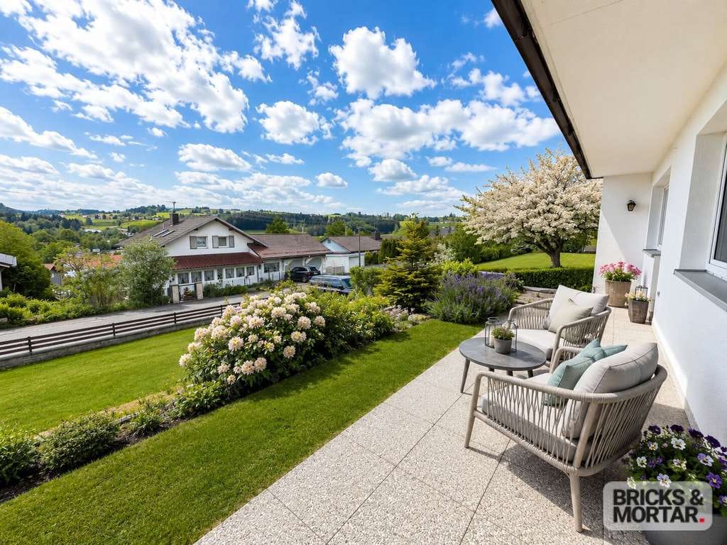 Immobilie in Altusried - Modernisiertes Einfamilienhaus mit Garage, Garten und traumhaftem Weitblick in ruhiger Wohnlage - Bild 1