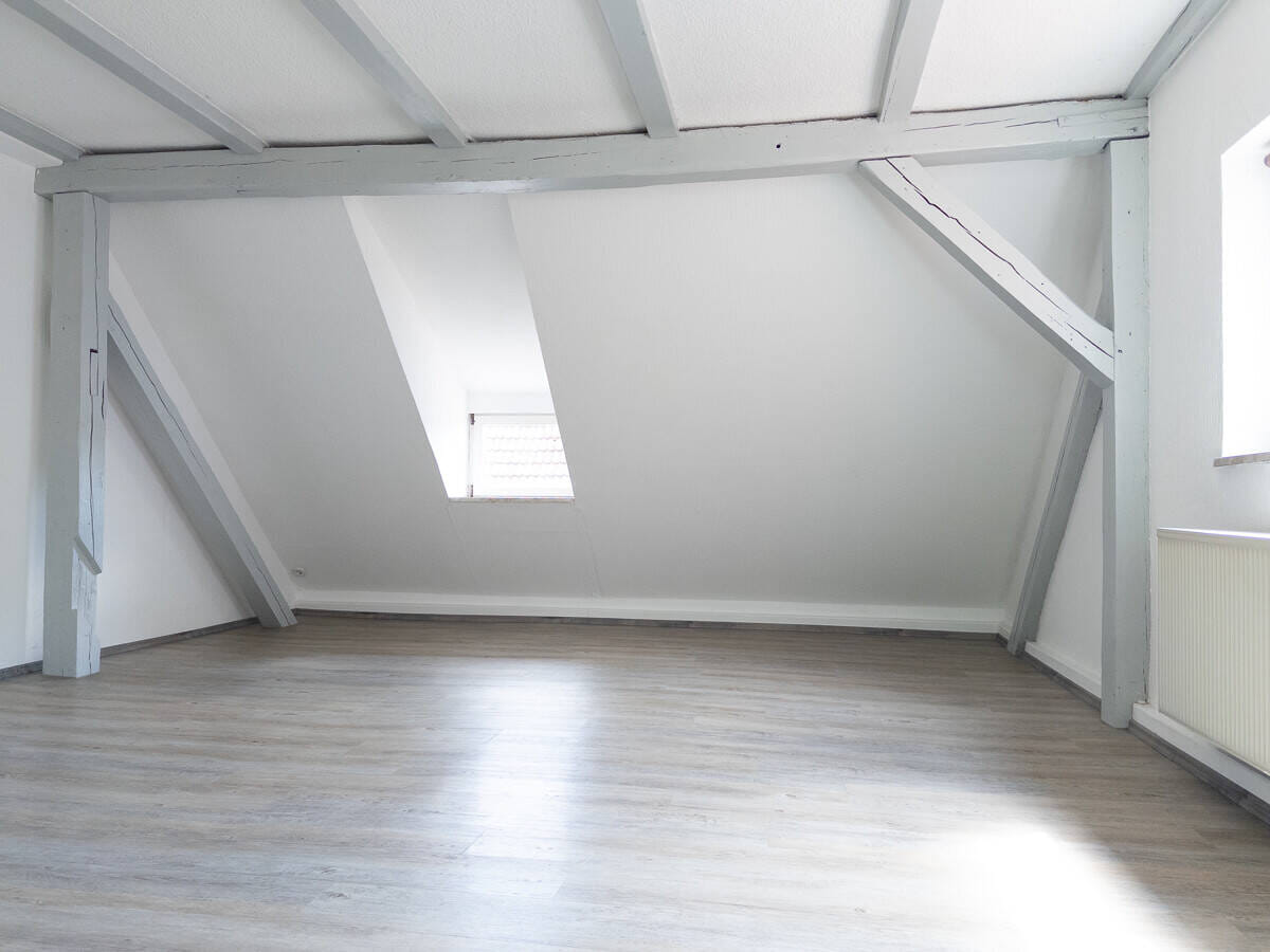 Immobilie in Harburg (Schwaben) - Ab sofort frei!  Zwischen Burg und Wörnitz! Dachgeschosswohnung in denkmalgeschütztem Haus - Bild 1