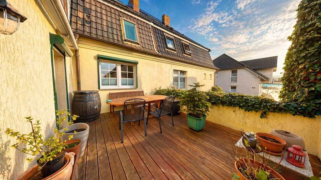 Immobilie in Sassnitz - Doppelhaushälfte mit 2 Wohneinheiten, Dachterrasse und Ostseeblick in Sassnitz - Bild 1