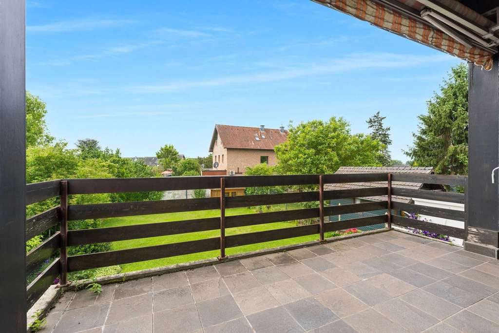 Immobilie in Erftstadt - Architektonisch einzigartiges Zweifamilienhaus mit Loft-Charakter und großem Südgarten in Erftstadt - Bild 4