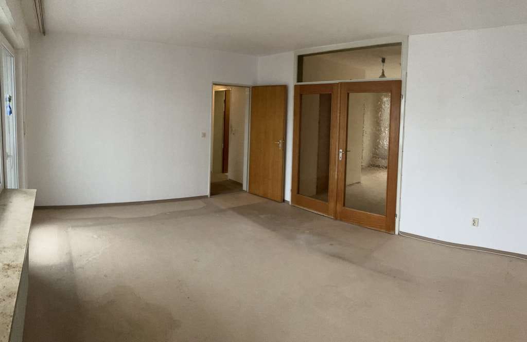 Immobilie in Weil am Rhein - Helle und freundliche 4,5-Zimmer Wohnung mit Balkon im 3. OG in Weil am Rhein, sanierungsbedürftig - Bild 2