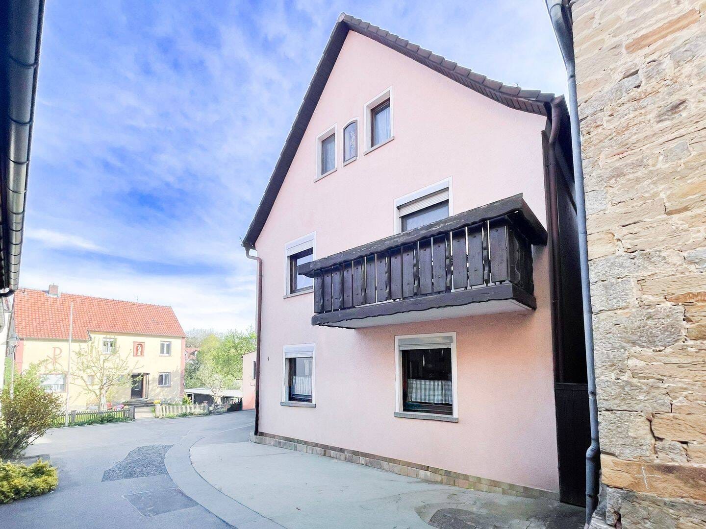 Immobilie in Riedbach - Freistehendes, saniertes Einfamilienhaus in Humprechtshausen mit viel Nutzfläche und großzügigem Hof - Bild 1