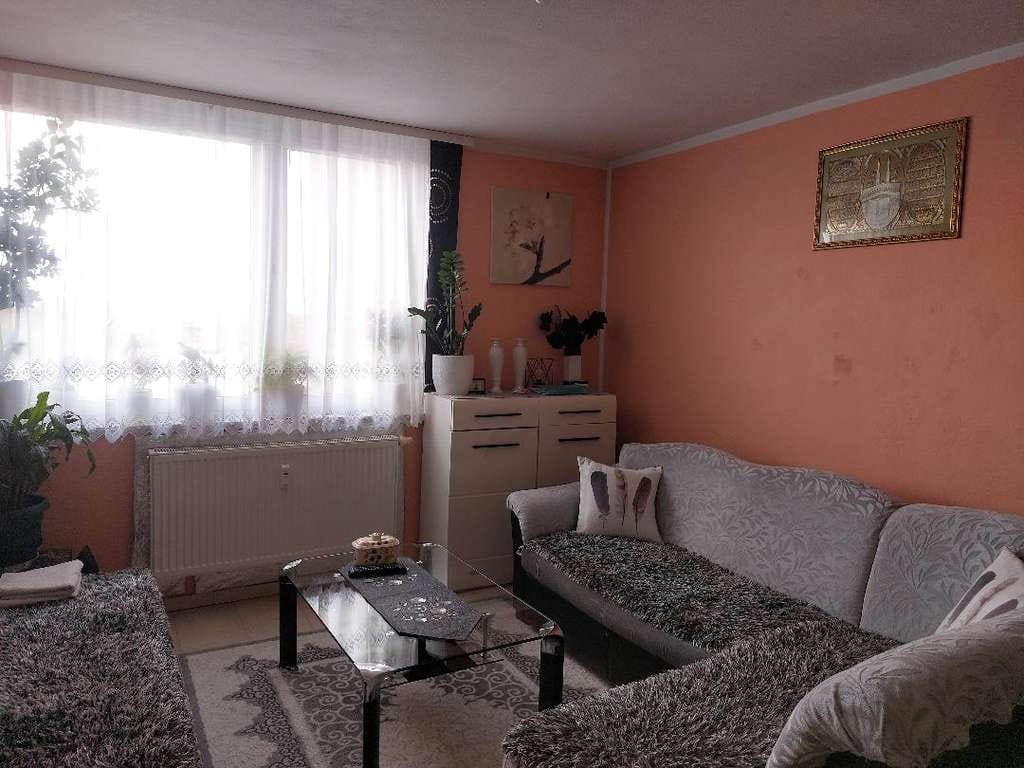 Immobilie in Hattersheim - HATTERSHEIM: Schöne 1-Zi.-Single-Wohnung mit Laminat, Balkon u. EBK - Bild 1
