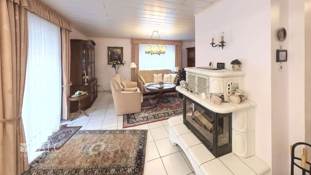 Immobilie in Rödermark - Exklusives Zweifamilienhaus mit Einliegerwohnung in begehrter Lage - Bild 1