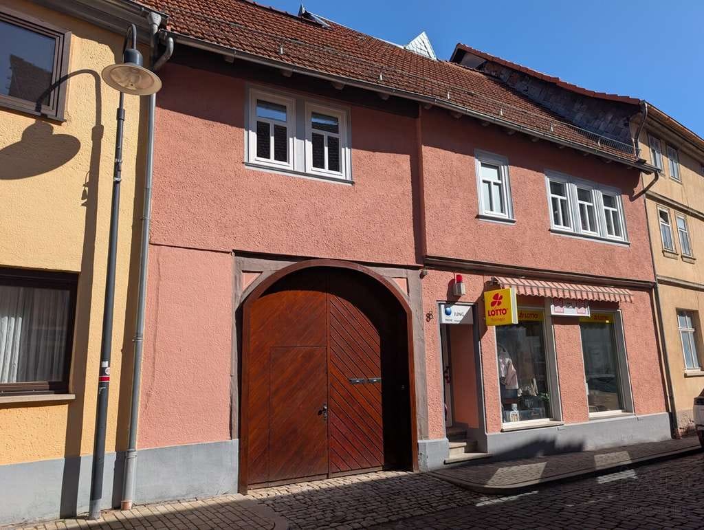 Immobilie in Treffurt - Haus mit bezugsfertiger Wohnung, erweiterbar um 2 Einheiten und Dachausbau - Bild 0