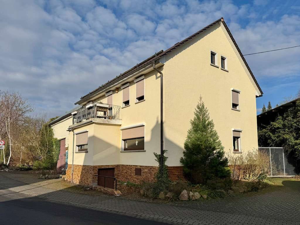 Immobilie in Hattert - Bauernhaus als Hofstätte mit Nebengebäuden in unmittelbarer Nähe zu Hachenburg! - Bild 1