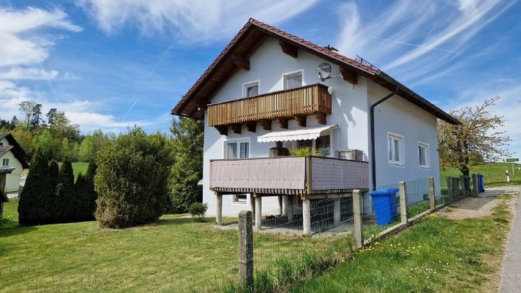 Immobilie in Rattiszell - Schönes Zweifamilienhaus in Weilerlage - Bild 0