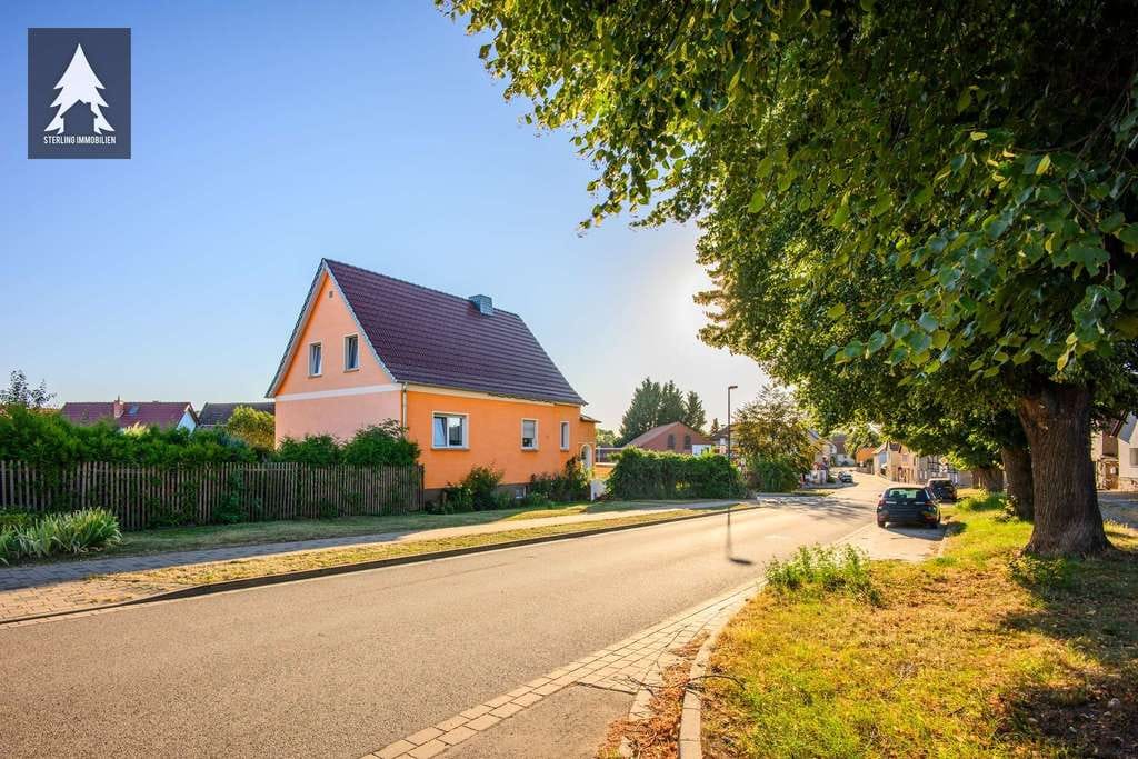 Immobilie in Hedersleben - Am Hakel zu Hause – Einfamilienhaus mit Garten, Balkon, Garage und ordentlich Platz - Bild 1