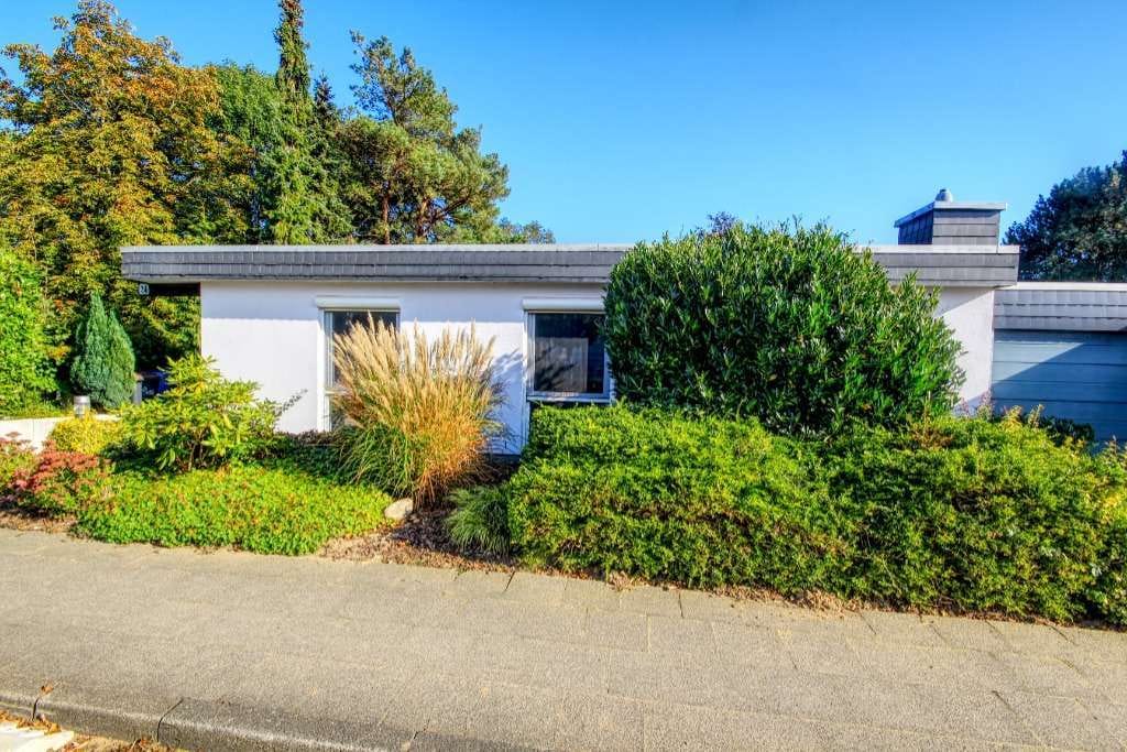 Immobilie in Osterholz-Scharmbeck - Großzügiger Bungalow mit viel Wohnfläche und Sanierungspotenzial - Bild 0