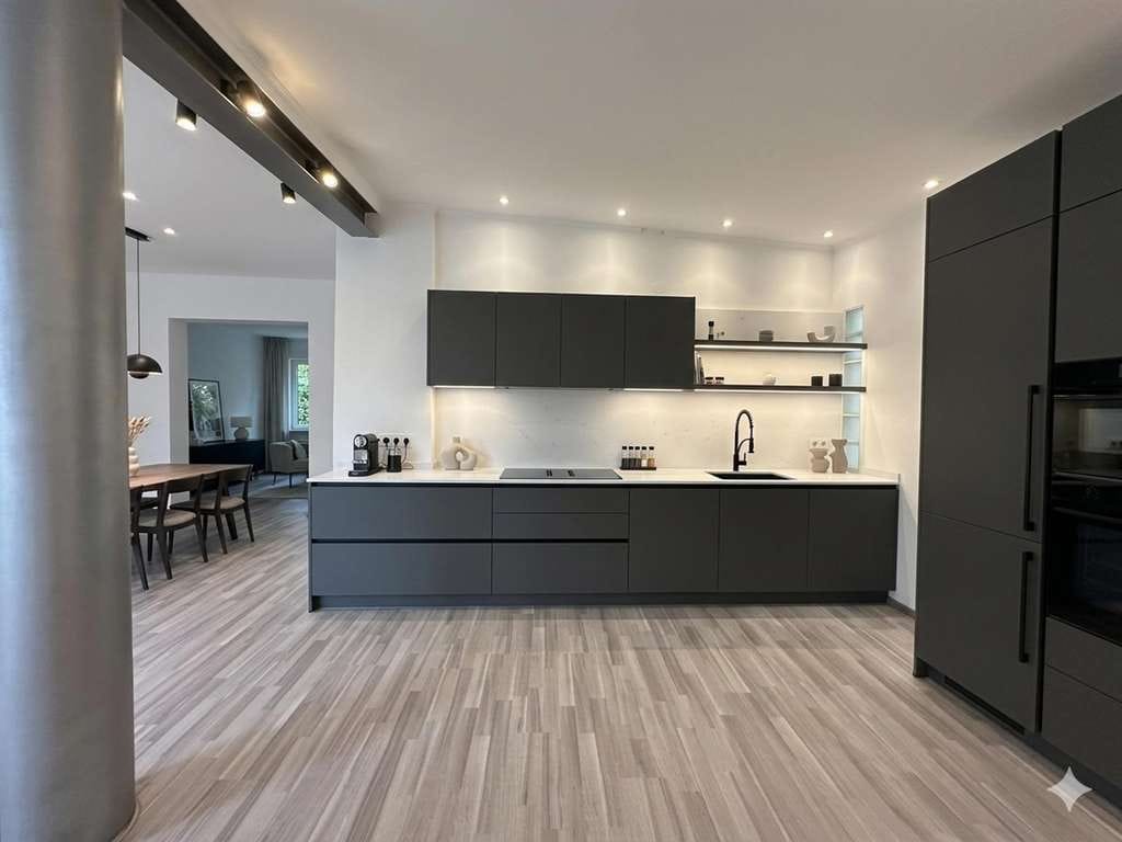 Immobilie in Kirchseeon - Exklusive Architektenvilla mit Gewerbeanbau - Bild 0