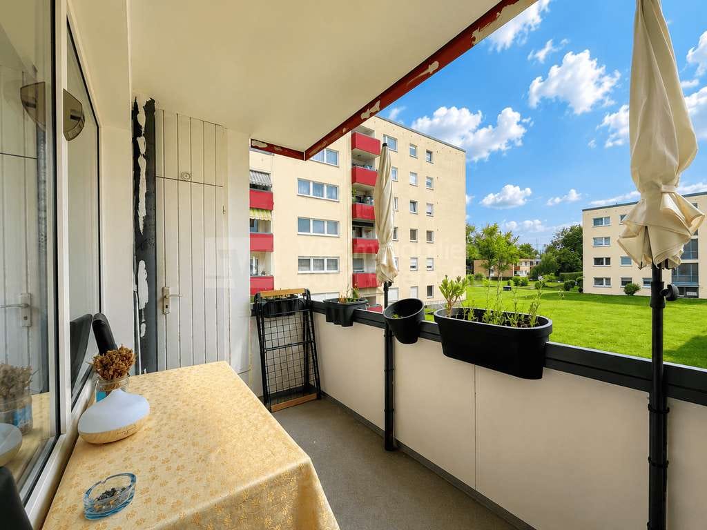 Immobilie in Siegburg - 4-Zimmer-Wohnung mit Balkon: Zuhause und Wertanlage zugleich! - Bild 2