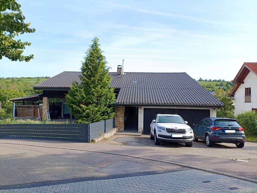 Immobilie in Keltern - großes Haus mit 3 Einheiten mit weitläufigem Grundstück und zahlreichen Nutzungsmöglichkeiten - Bild 3