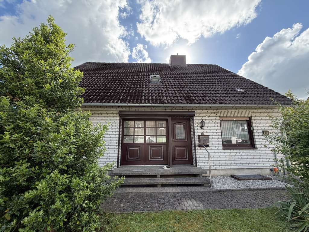 Immobilie in Owschlag - Bestens familiengerechtes Ein-, bzw. Zweifamilienhaus mit Doppelgarage und tollem Garten! - Bild 0
