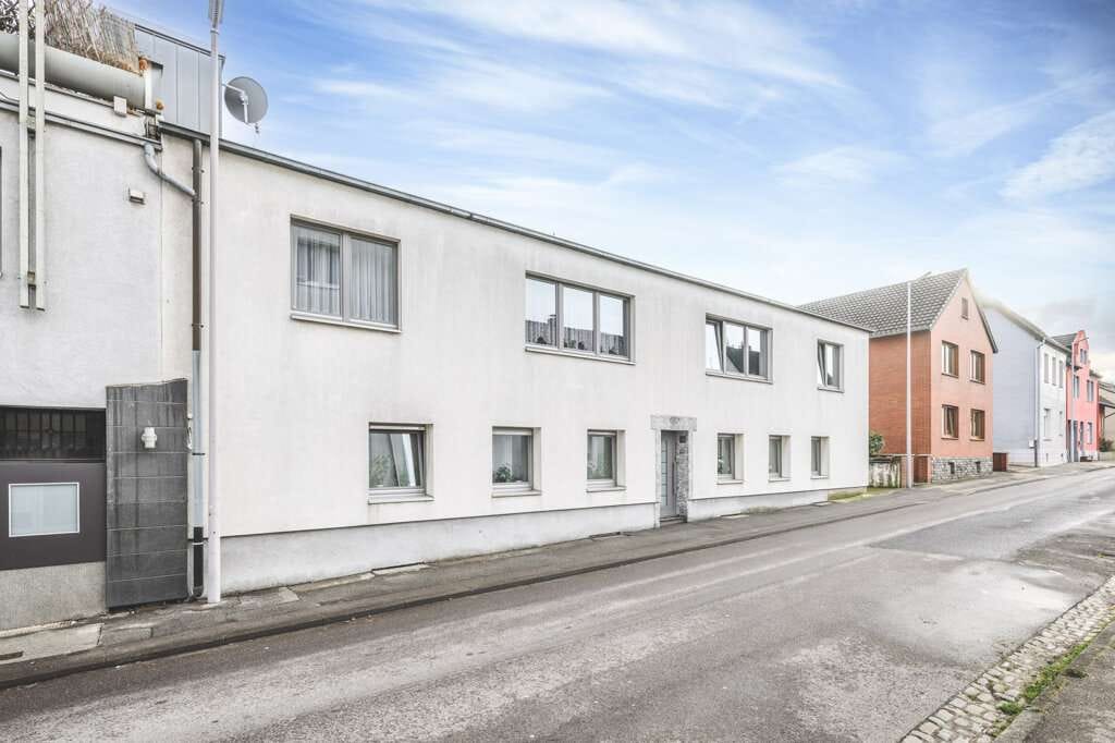 Immobilie in Alsdorf - Vermietetes 4-Parteienhaus mit Garten und Garage - Bild 1