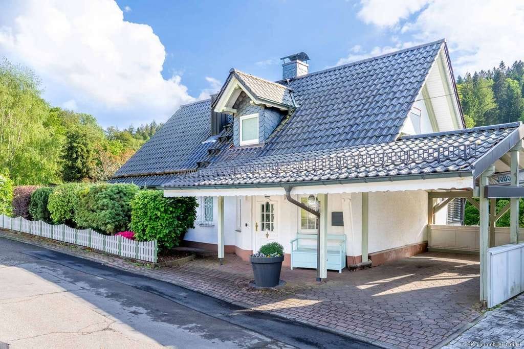 Immobilie in Schönbrunn - Schönbrunn- OT: Ein Zuhause mit Raum, Ruhe und Möglichkeiten – saniertes Einfamilienhaus im Grünen! - Bild 0