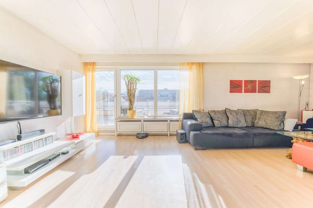 Immobilie in Wolfratshausen - Sonniges Penthouse über den Dächern von Wolfratshausen – mit ca. 70 m² Dachterrasse - Bild 2